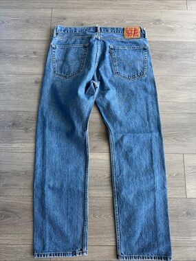 Levi's Straight Fit Men's Jeans in Medium Blue vintage jeans